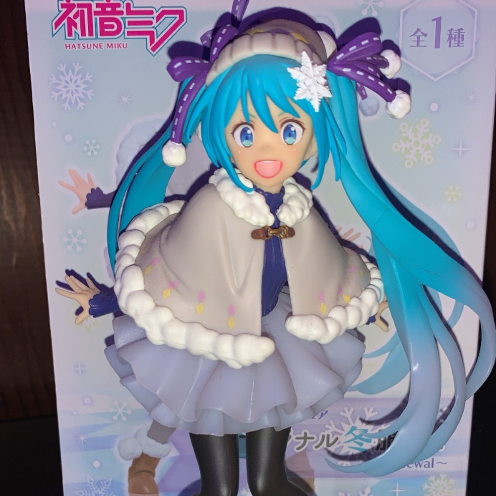 Winter Miku figure great condition box still intact